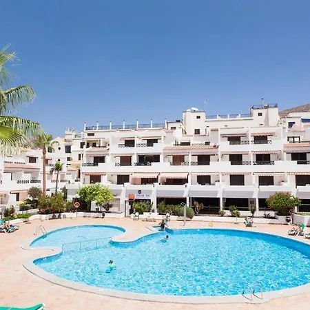 Victoria Court - 1 Bed Pool & Sea View *