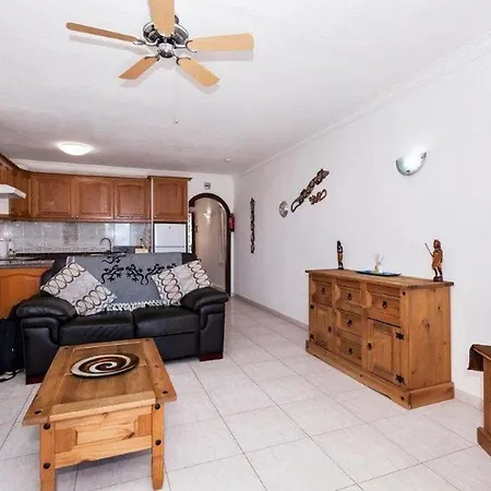 Victoria Court - 1 Bed Pool & Sea View *