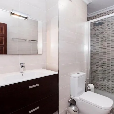 Victoria Court - 1 Bed Pool & Sea View Apartman